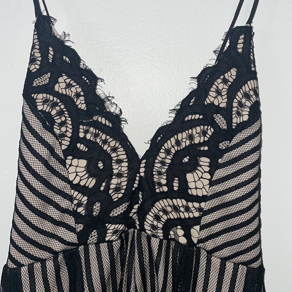 Lace Romper - Picture 2 of 4